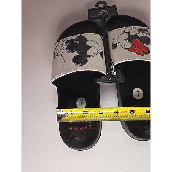 Disney Mickey Mouse and Minnie Sharing a Kiss Women's Flip Flop Slides Size 7 - Picture 4 of 7